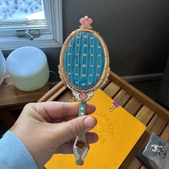 1002-Pink and Red Handheld Mirror with Heart Design - Picture 4 of 8